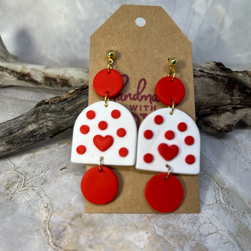 Heart patterned earrings. - Picture 3 of 3